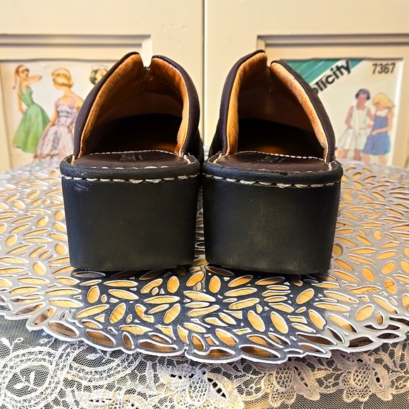 B.O.C. Born brown leathe clogs Sz 8 ⭐️ - Picture 4 of 9